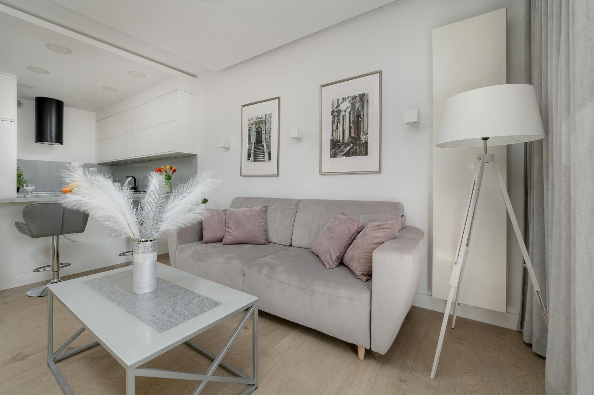 Elegant With Balcony Near Poniatowski Park By Renters Apartment Lodz (Lodz)