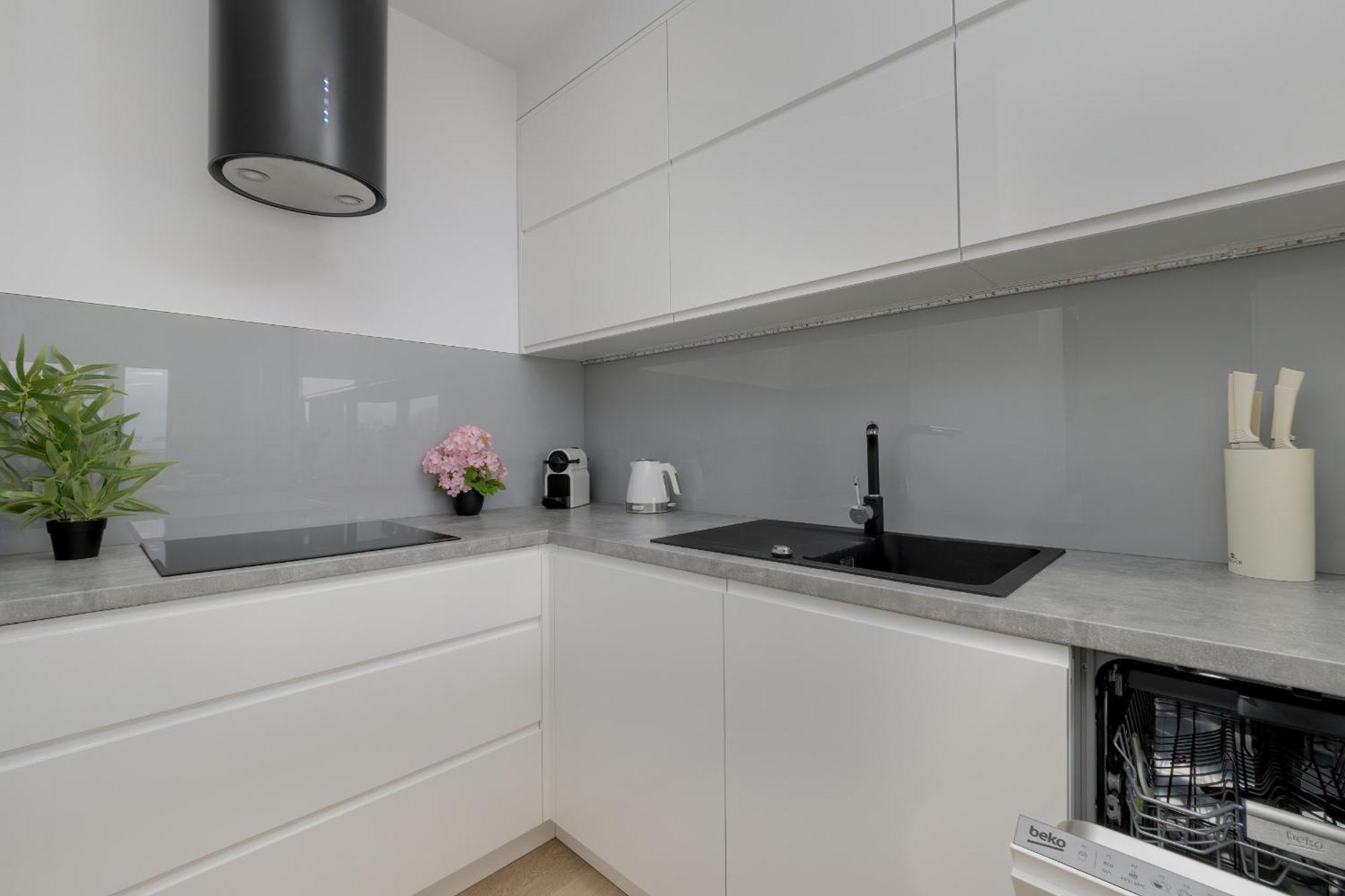 Elegant With Balcony Near Poniatowski Park By Renters Lodz (Lodz)